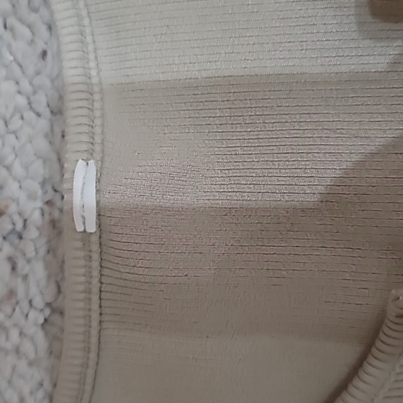 ALO Yoga Top - Picture 4 of 4